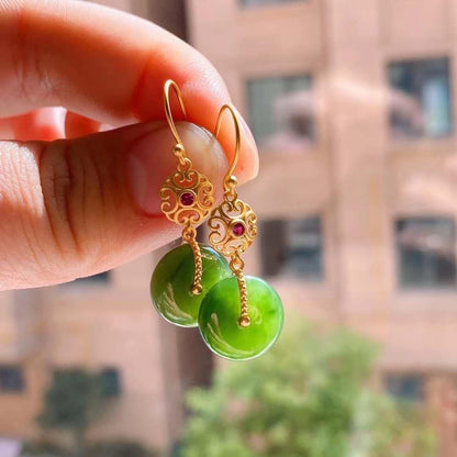 Charming Silver Earring for Any Occasion