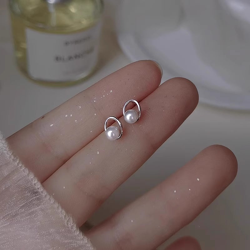 Beautiful Pearl Earring with Unique Style