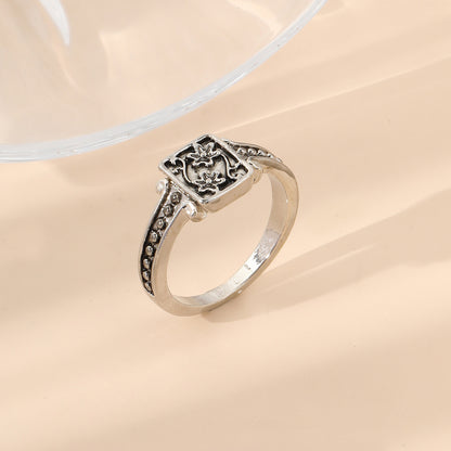 Classic Silver Ring with Timeless Appeal