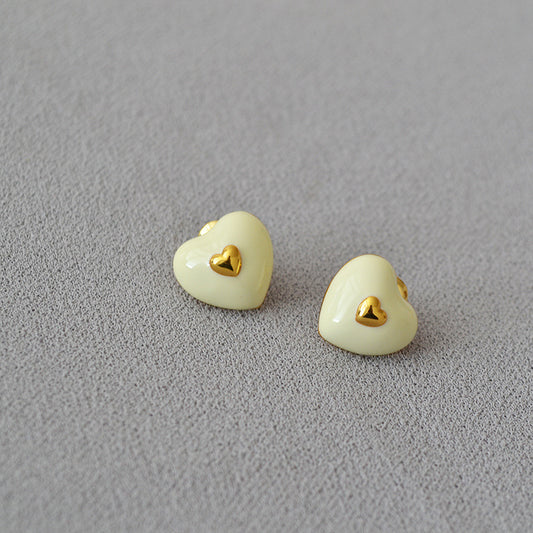 Charming Gold Earring for Any Occasion