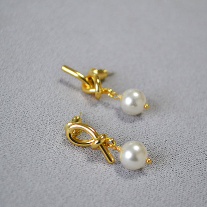 Romantic Gold Earring for Special Moments