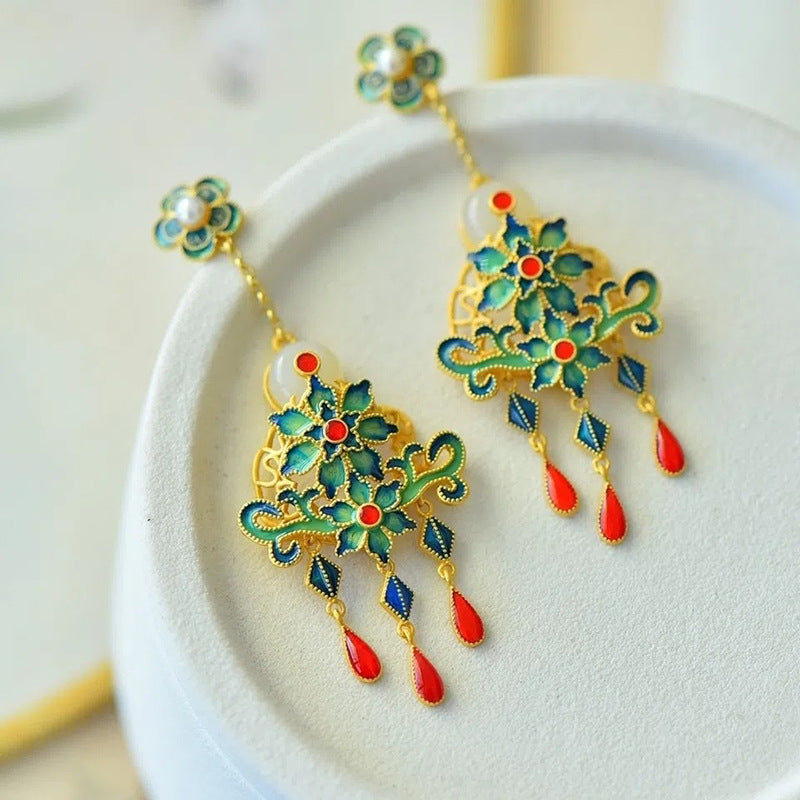 Charming Silver Earring for Any Occasion