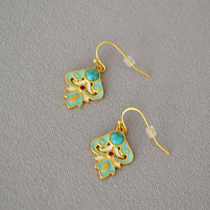 Classic Gold Earring with Timeless Appeal