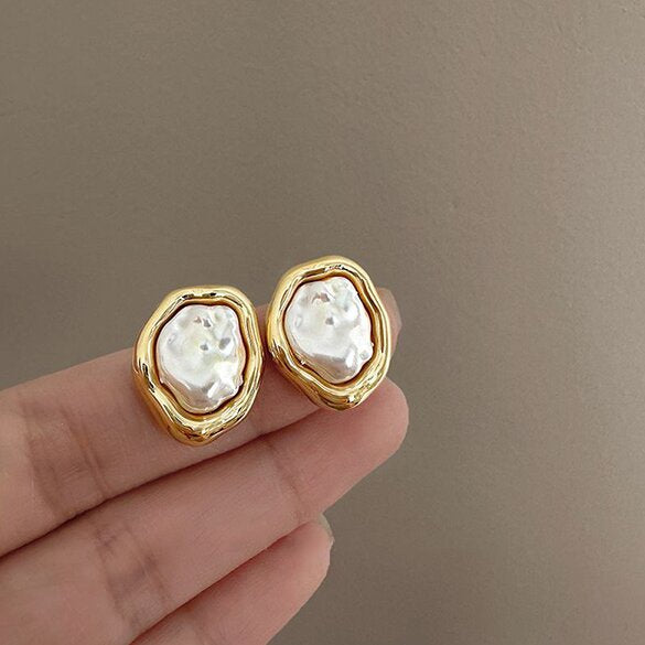 Classic Pearl Earring with Timeless Appeal