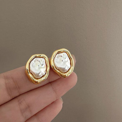 Romantic Pearl Earring for Special Moments
