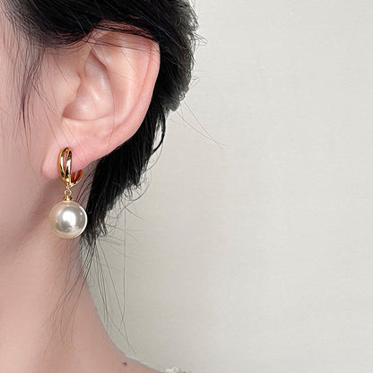 Romantic Pearl Earring for Special Moments