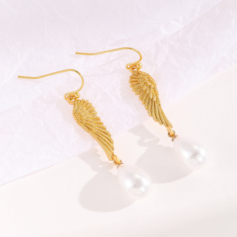Charming Gold Earring for Any Occasion