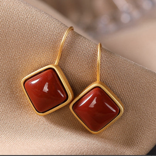 Charming Gold Earring for Any Occasion