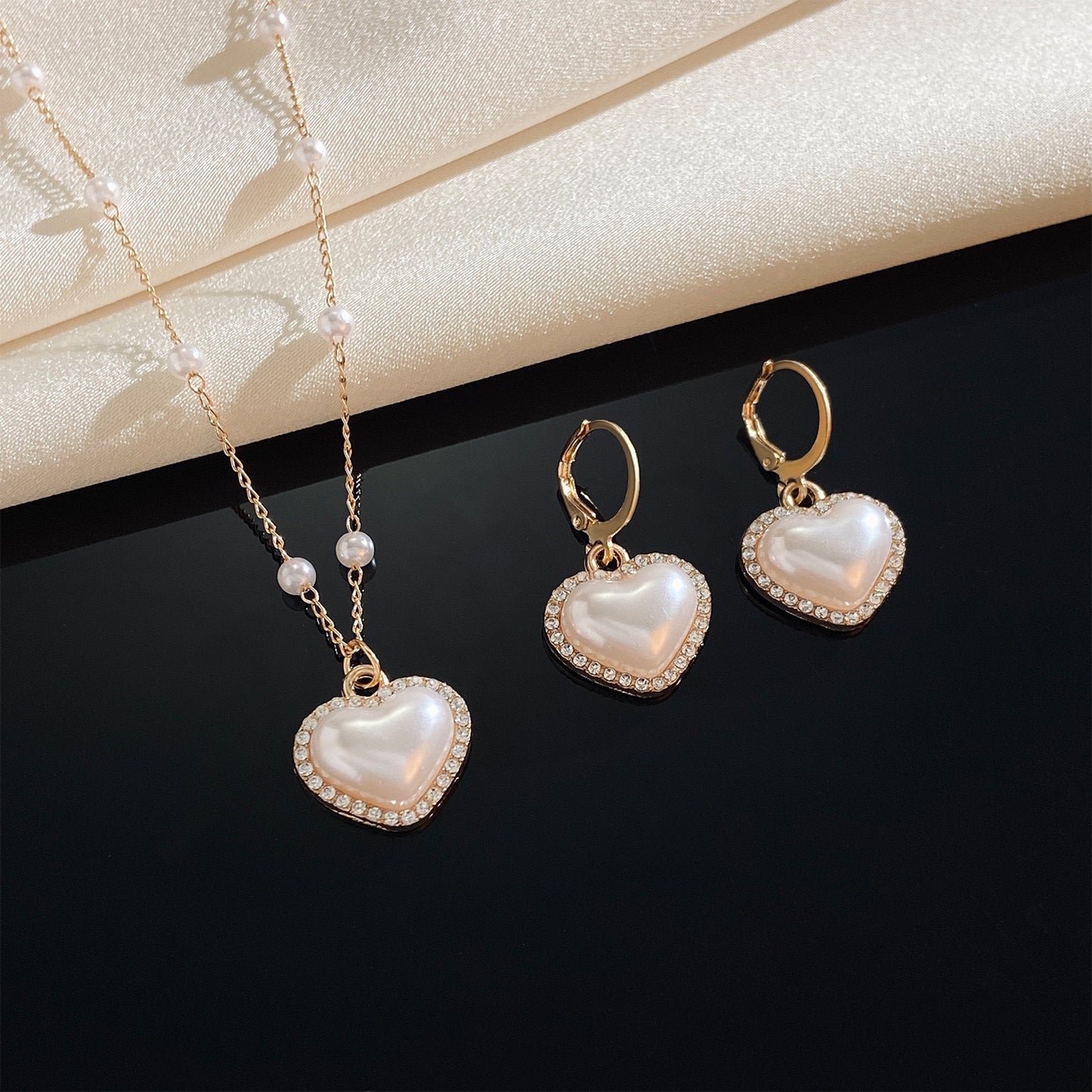 Beautiful Pearl Set with Unique Style