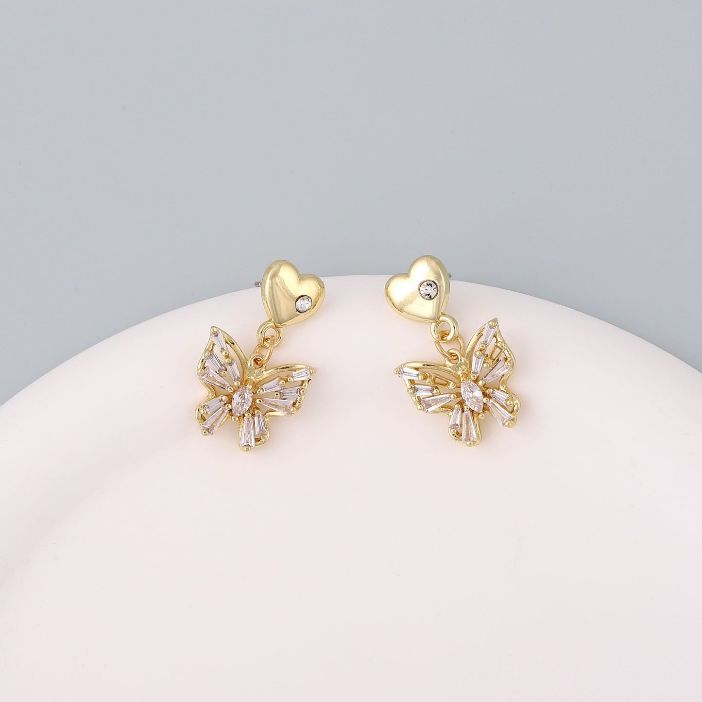 Charming Silver Earring for Any Occasion