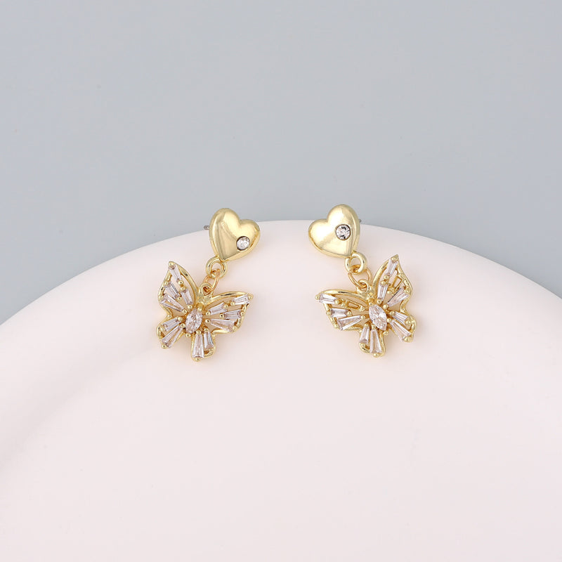 Charming Silver Earring for Any Occasion