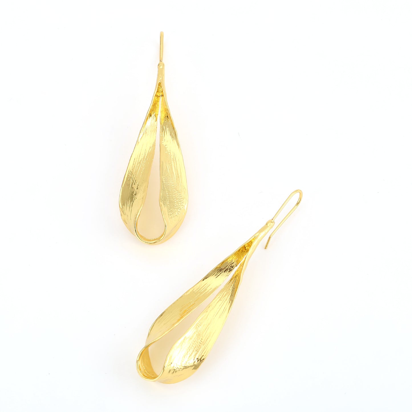 Romantic Gold Earring for Special Moments