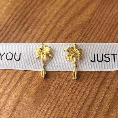 Romantic Gold Earring for Special Moments