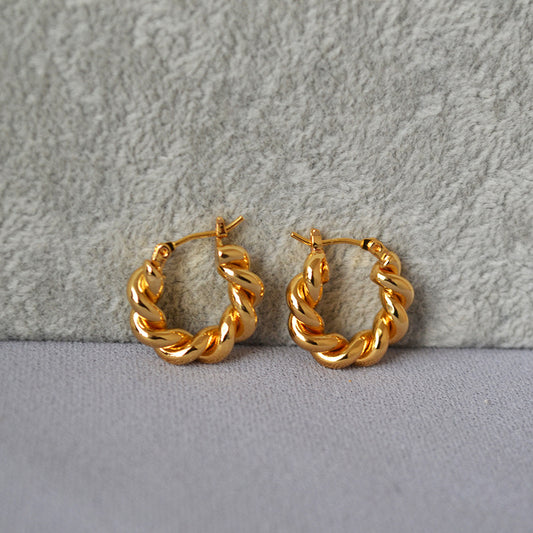 Elegant Gold Earring for Every Occasion