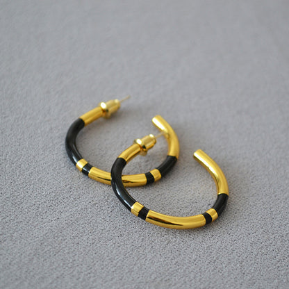 Beautiful Gold Earring with Unique Style