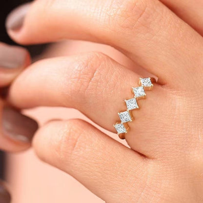 Classic Gold Ring with Timeless Appeal