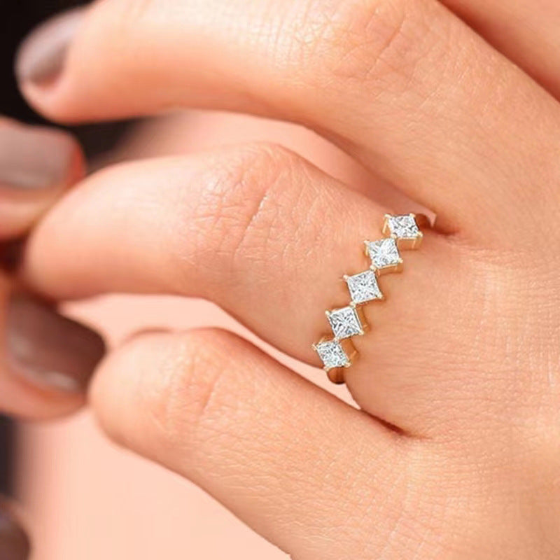 Classic Gold Ring with Timeless Appeal