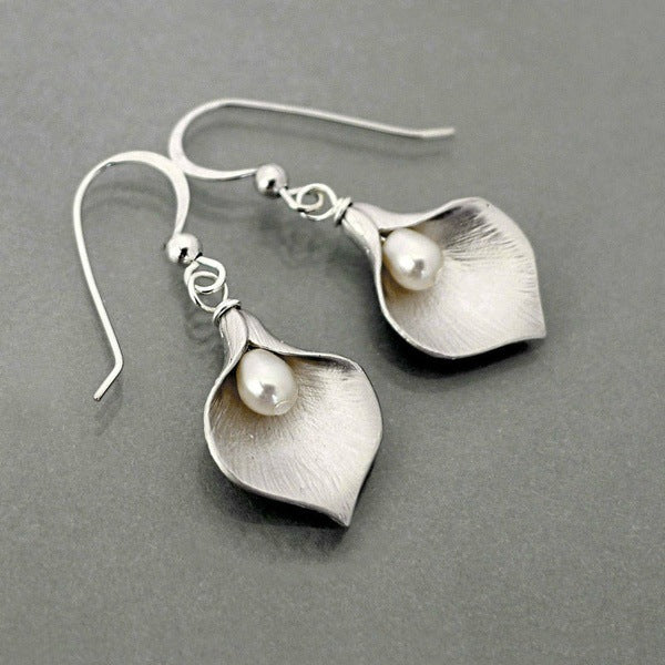 Classic Pearl Earring with Timeless Appeal