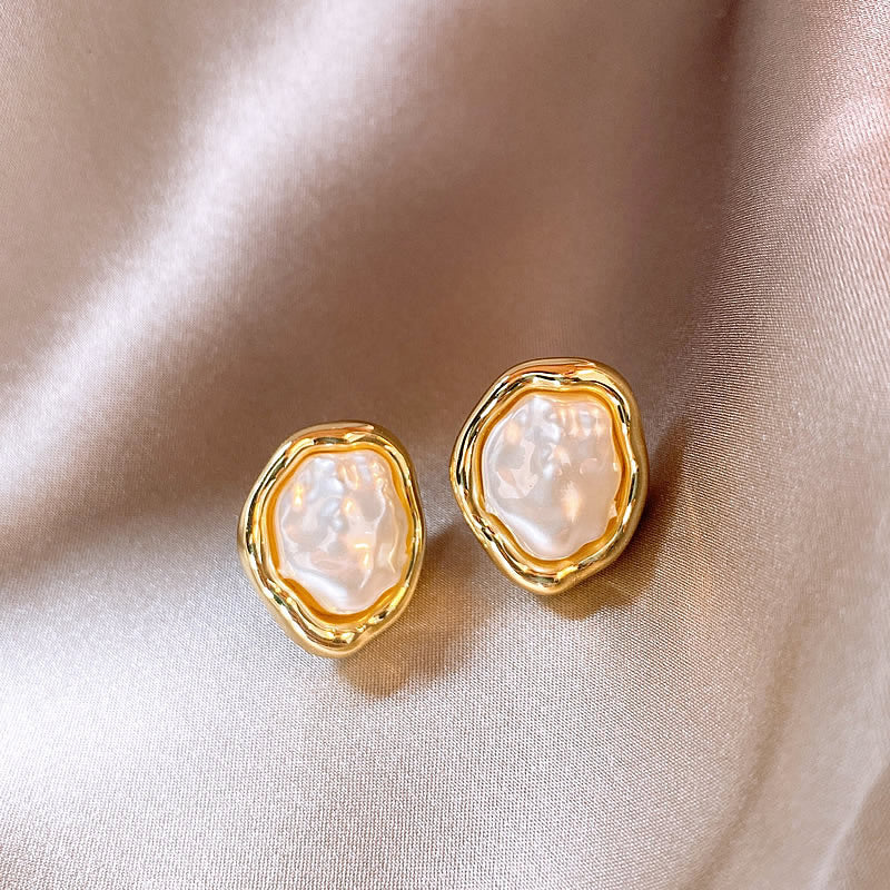 Classic Pearl Earring with Timeless Appeal