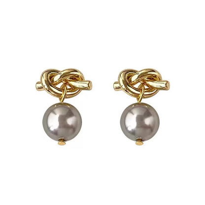 Charming Pearl Earring for Any Occasion