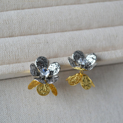 Beautiful Gold Earring with Unique Style