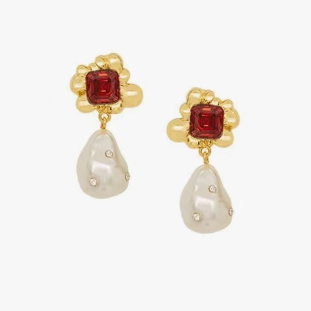 Elegant Pearl Piece for Every Occasion