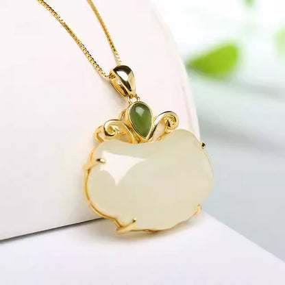 Classic Silver Necklace with Timeless Appeal