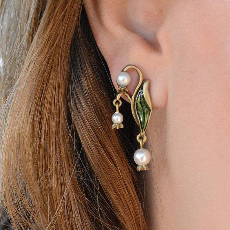 Romantic Pearl Earring for Special Moments
