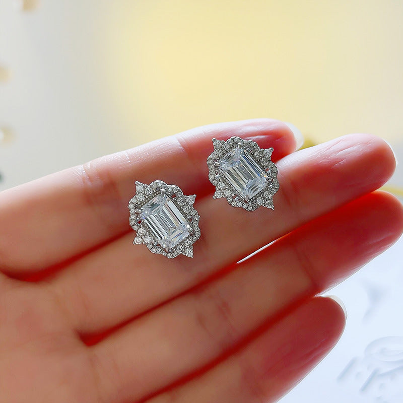 Charming Earring for Any Occasion
