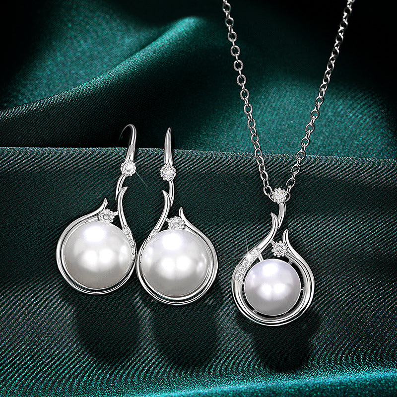 Beautiful Pearl Earring with Unique Style
