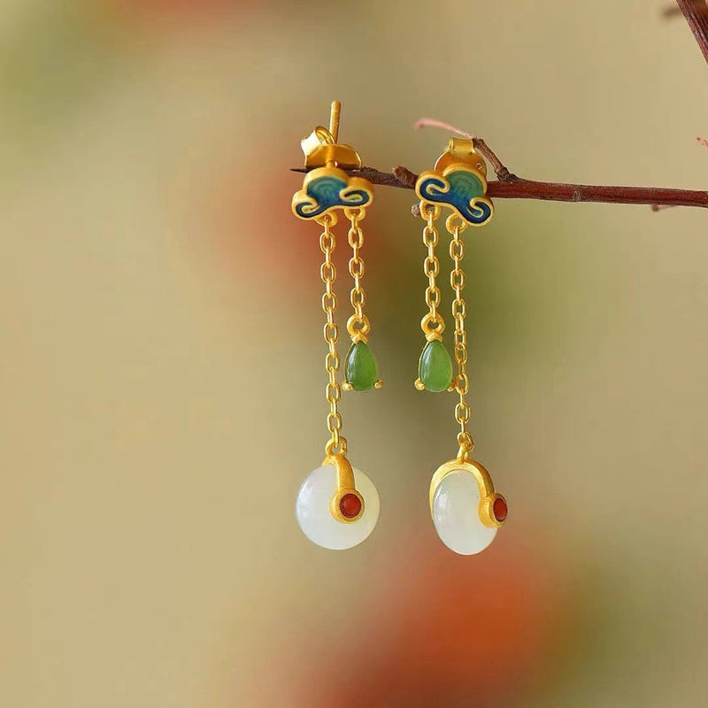 Charming Gold Earring for Any Occasion