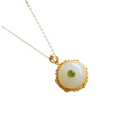 Classic Gold Pendant with Timeless Appeal