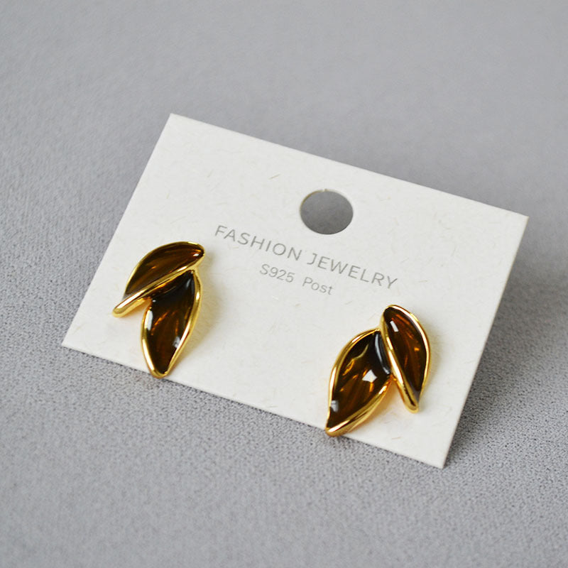 Charming Silver Earring for Any Occasion