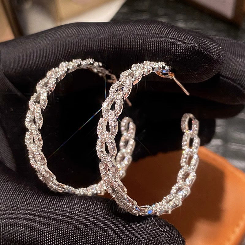 Charming Earring for Any Occasion