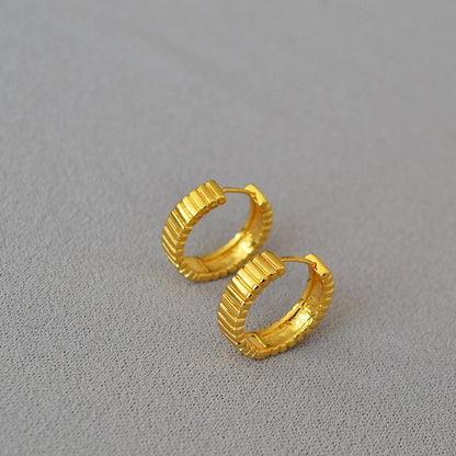 Charming Gold Earring for Any Occasion