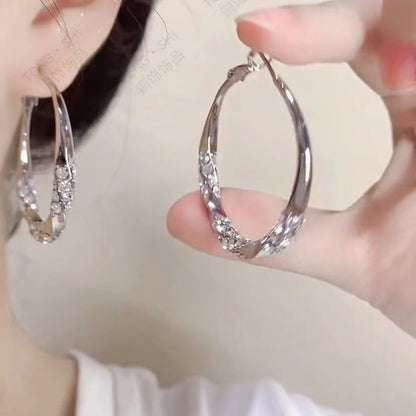 Charming Silver Earring for Any Occasion
