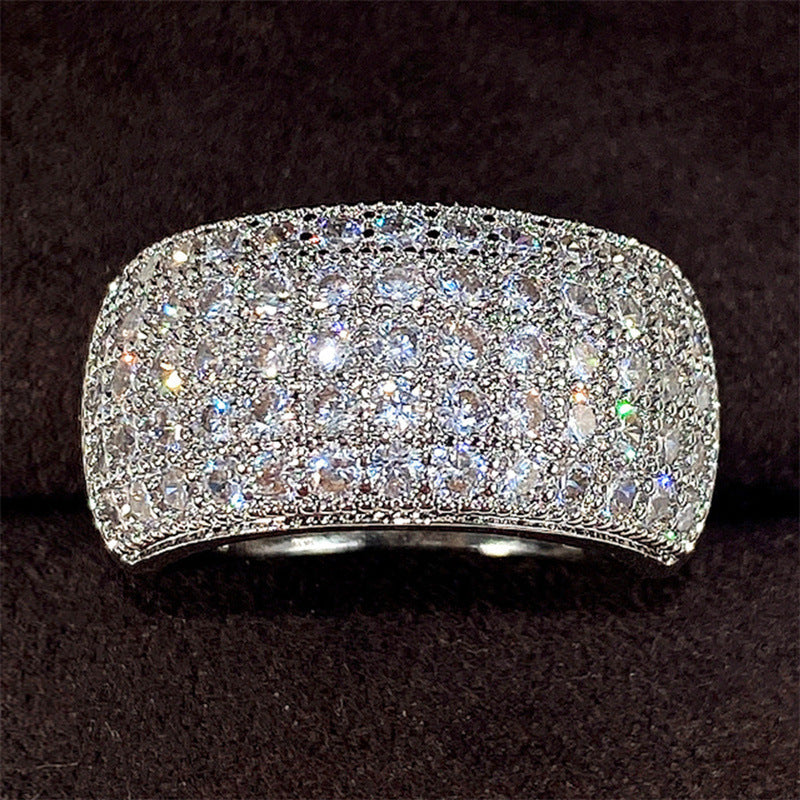 Classic Gold Ring with Timeless Appeal