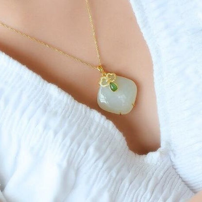 Romantic Silver Necklace for Special Moments