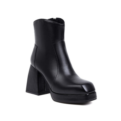 Graceful Orthopedic Boots for Modern Look