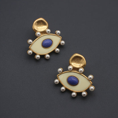 Classic Pearl Earring with Timeless Appeal