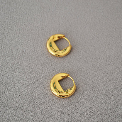 Classic Gold Earring with Timeless Appeal