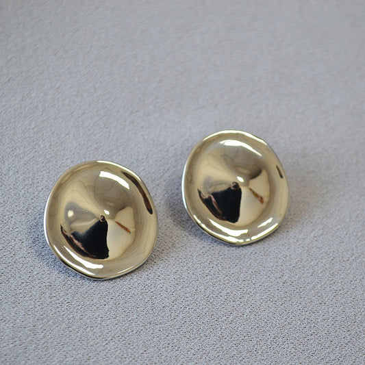 Classic Gold Earring with Timeless Appeal