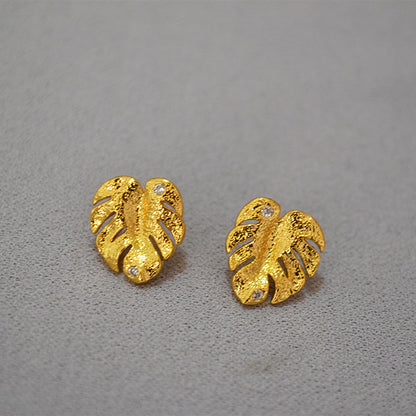 Romantic Gold Earring for Special Moments