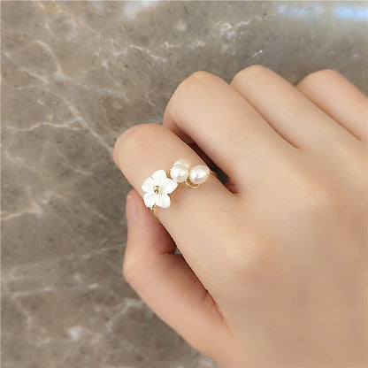 Classic Pearl Ring with Timeless Appeal