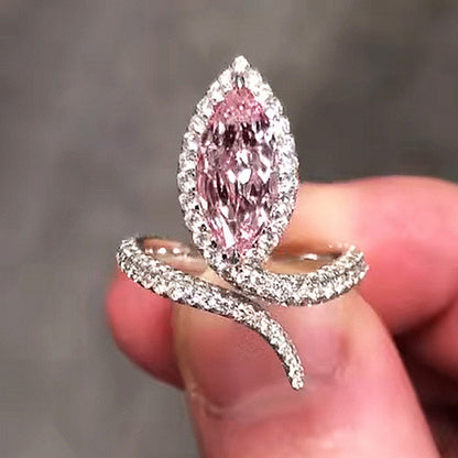 Classic Gold Ring with Timeless Appeal