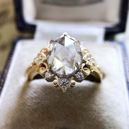 Classic Gold Ring with Timeless Appeal