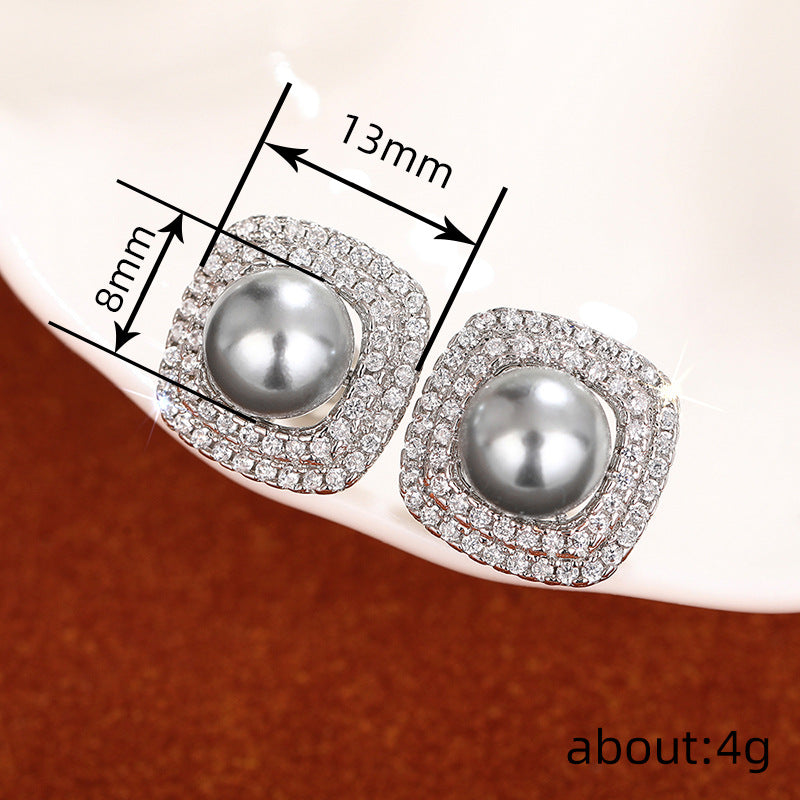 Beautiful Pearl Earring with Unique Style