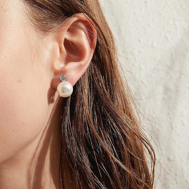 Beautiful Pearl Earring with Unique Style