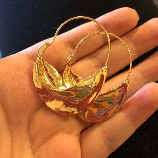 Romantic Gold Earring for Special Moments