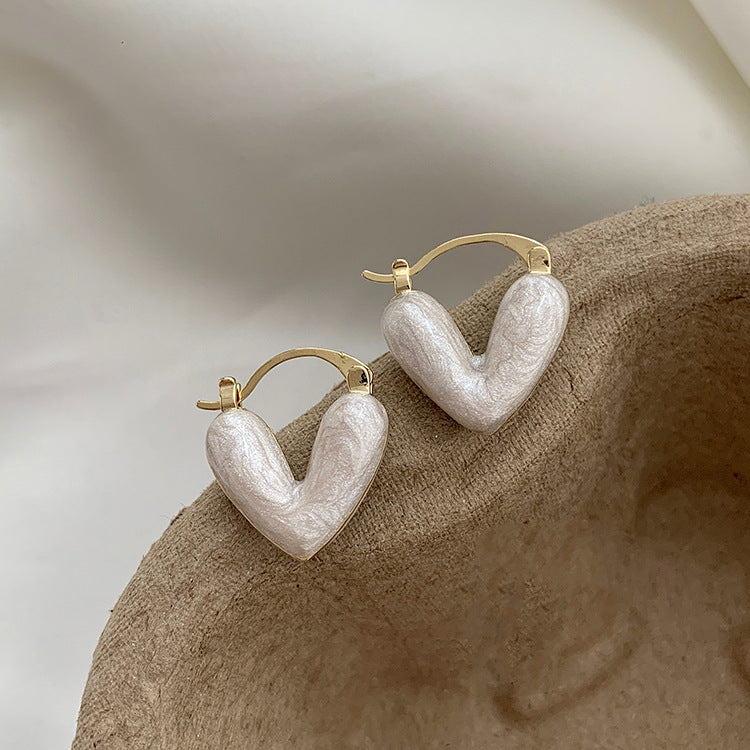 Classic Pearl Earring with Timeless Appeal